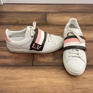 LOUIS VUITTON Sneakers